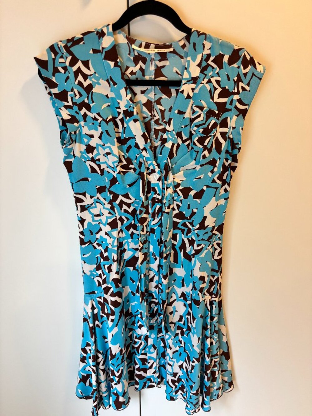 Diane Von Furstenberg Blue Floral Silk Tie and Button Front Dress Size 4